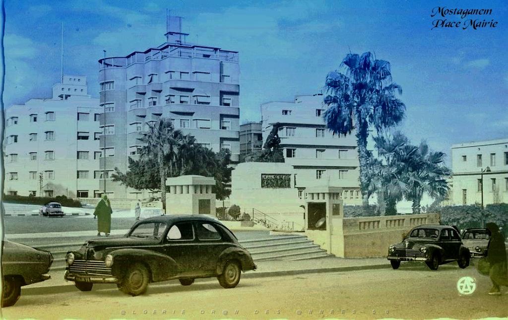 Mostaganem 028- place mairie et monument aux morts - Copie.JPG